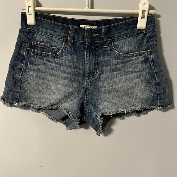 Womens’ Mudd Jean Shorts Size 3 - Picture 1 of 3